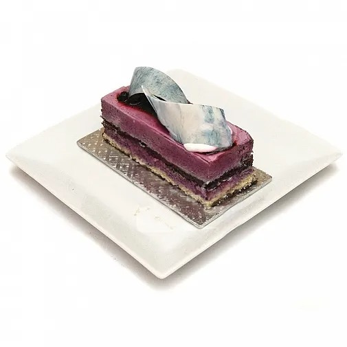 BLUEBERRY AND MOUSSE PASTRY